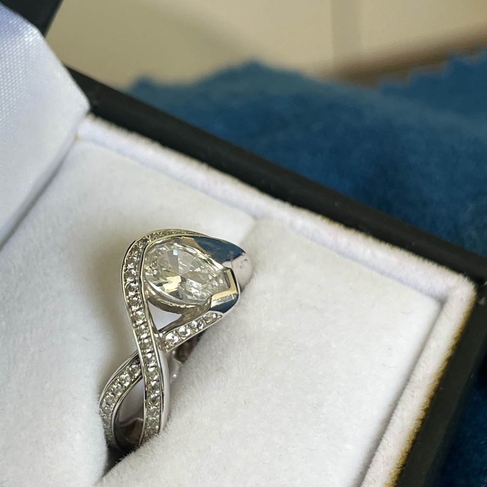 925 Sterling silver drop Ring with Crystal Accents